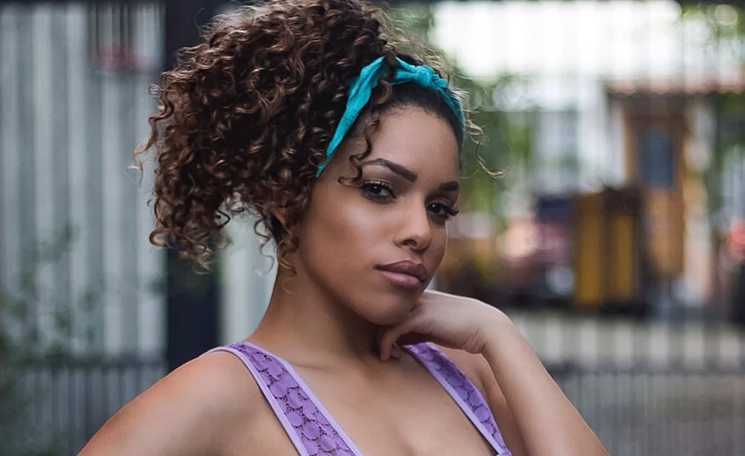 Primeiro single autoral de Joyce Cosmo é perfeito para dançar na festa!