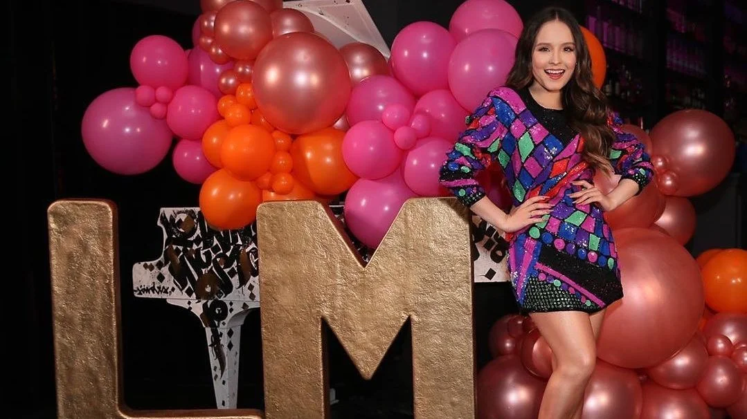 Larissa Manoela comemora antecipadamente seus 19 anos com festão!