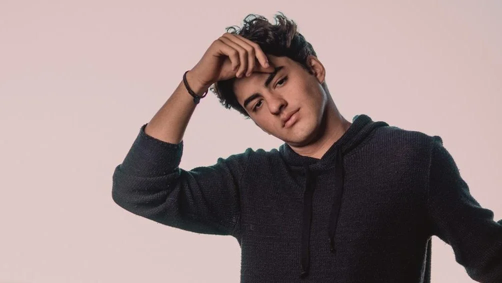 Lucas Pretti lança versão acústica do seu hit 'Pode Ser'