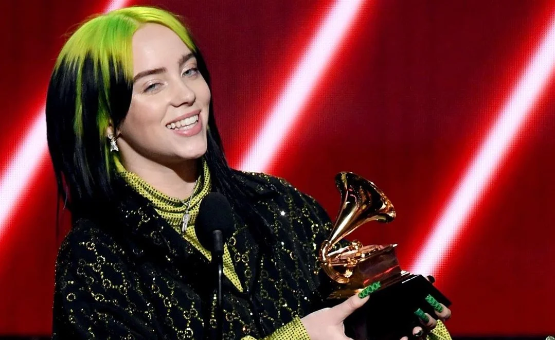 Billie Eilish faz história ao vencer 5 categorias do Grammy 2020 com apenas 18 anos
