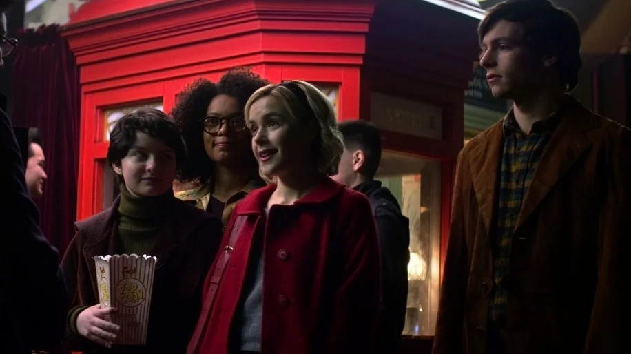 Fãs de 'Sabrina' estão achando que dois atores do elenco estão juntos!