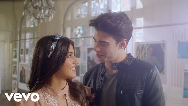 Casal Binuel está super apaixonado no clipe de ¿Cuándo pasó?