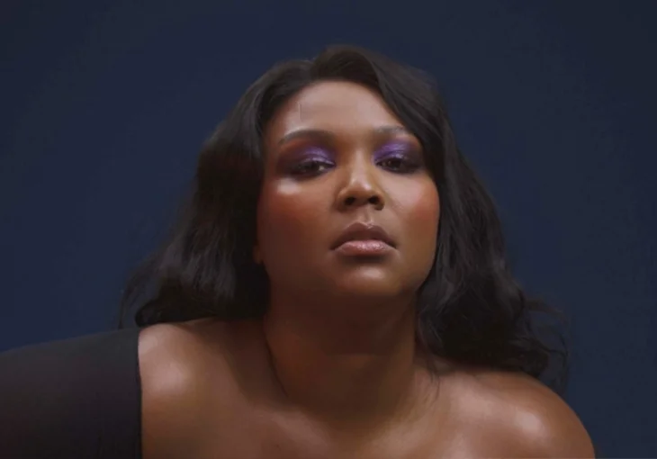Quem é Lizzo? Conheça em 5 músicas a cantora destaque em premiações