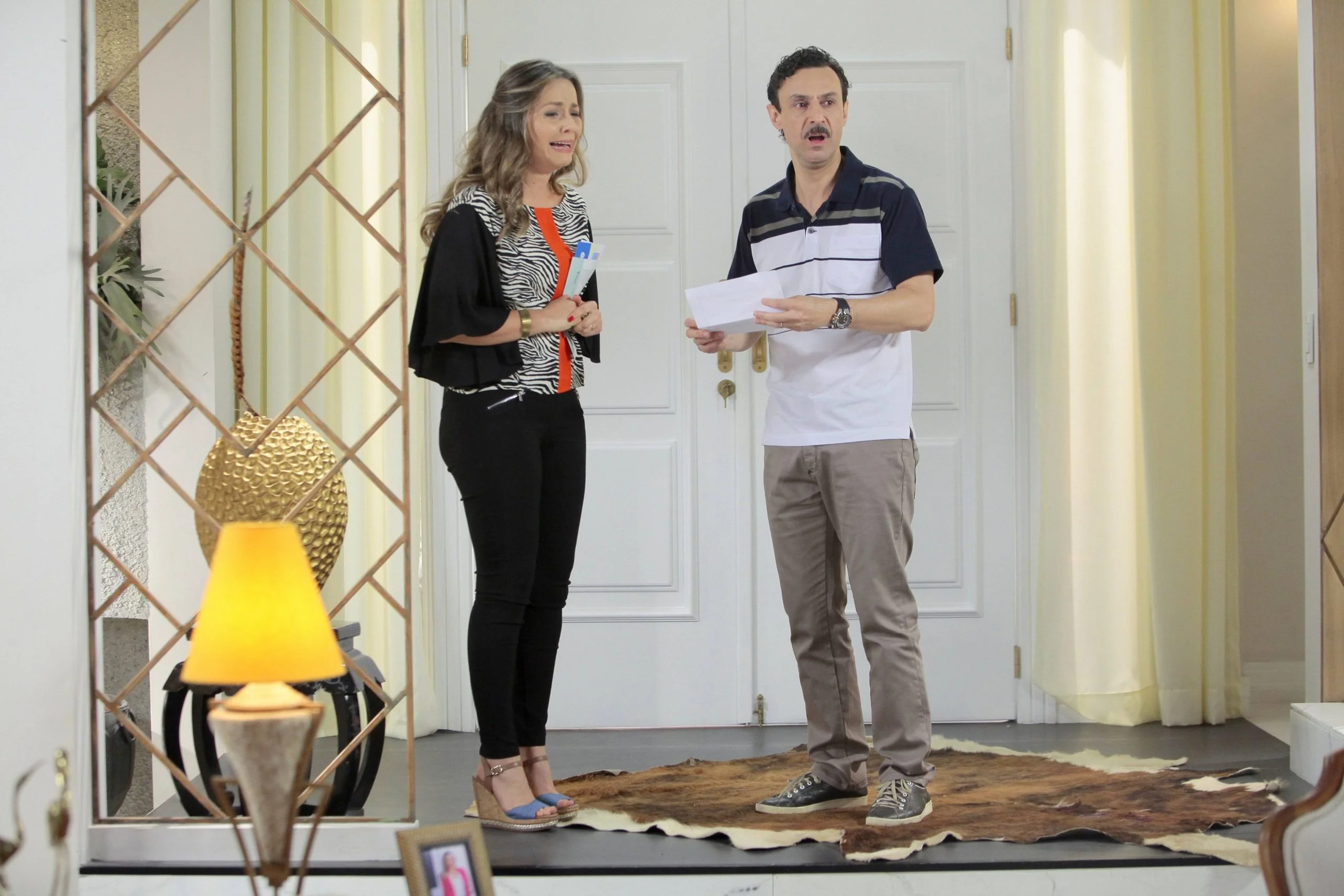 Família de Lindomar recebe uma carta de despejo em ‘Poliana’ desta segunda (30)