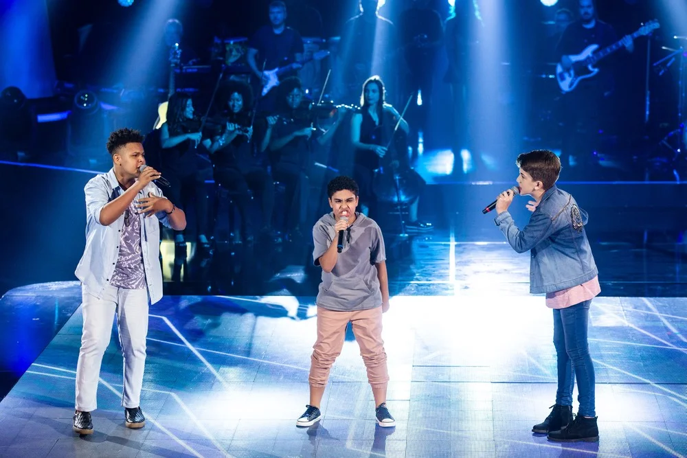 Técnicos se emocionam em batalha com Paulo Gomiz cantando ‘This Is Me’