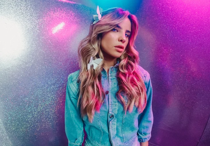 Giulia Be está apaixonada em seu novo single ‘Se Essa Vida Fosse Um Filme’