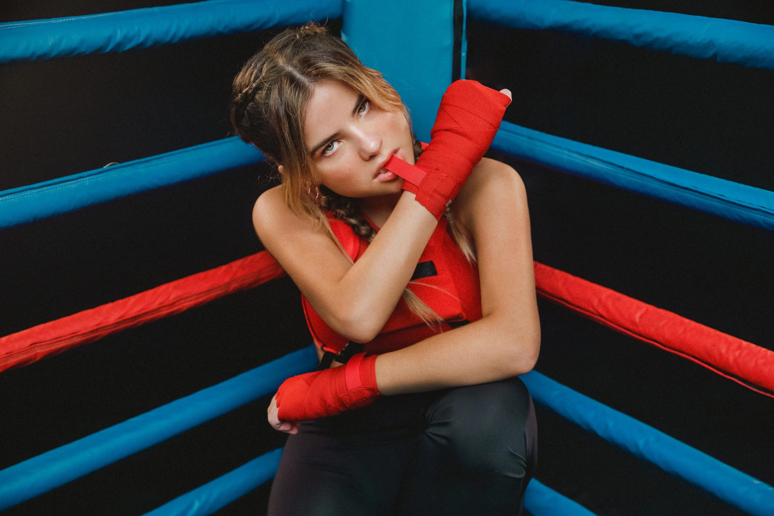 Giulia Be luta com ela mesma no novo clipe de ‘(Não) Era Amor’