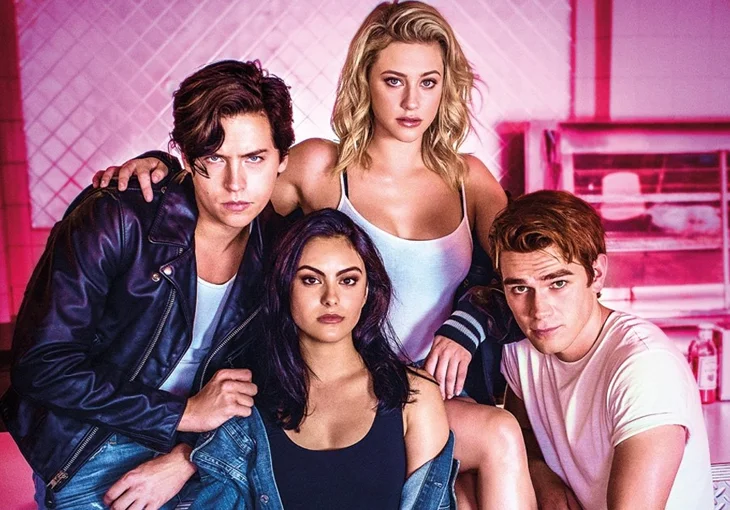 Depois de ter as gravações suspensas, Riverdale já tem data para voltar!