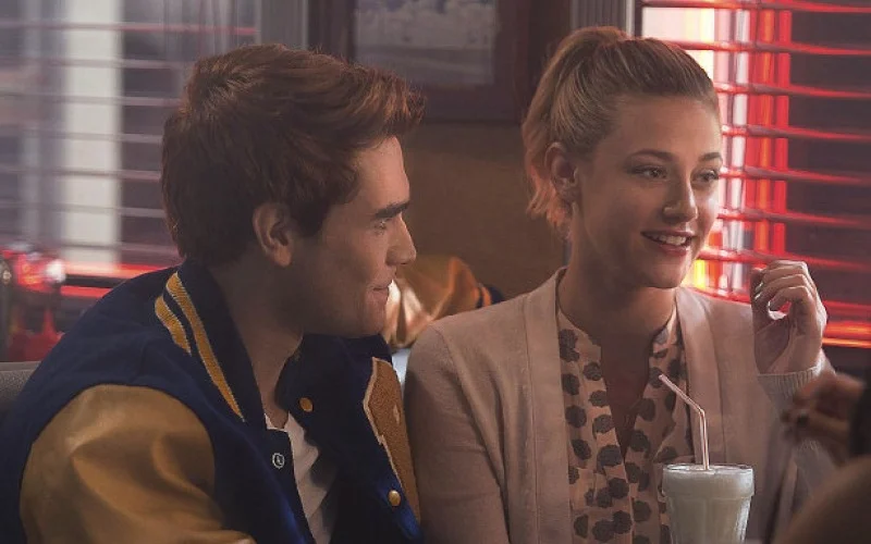 Barchie existe? Cena romântica entre Archie e Betty dá a entender que sim!