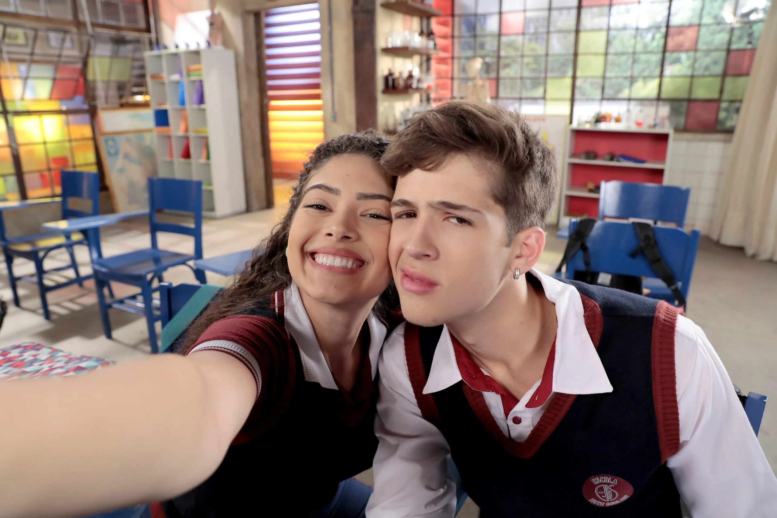 Gabi diz a Brenda que está interessada em Luca em ‘Poliana’ desta quarta (29)