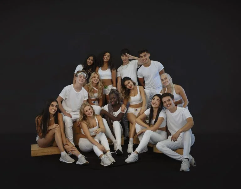 Junto com Diarra, Now United se joga na dança no clipe de ‘HOOPS’