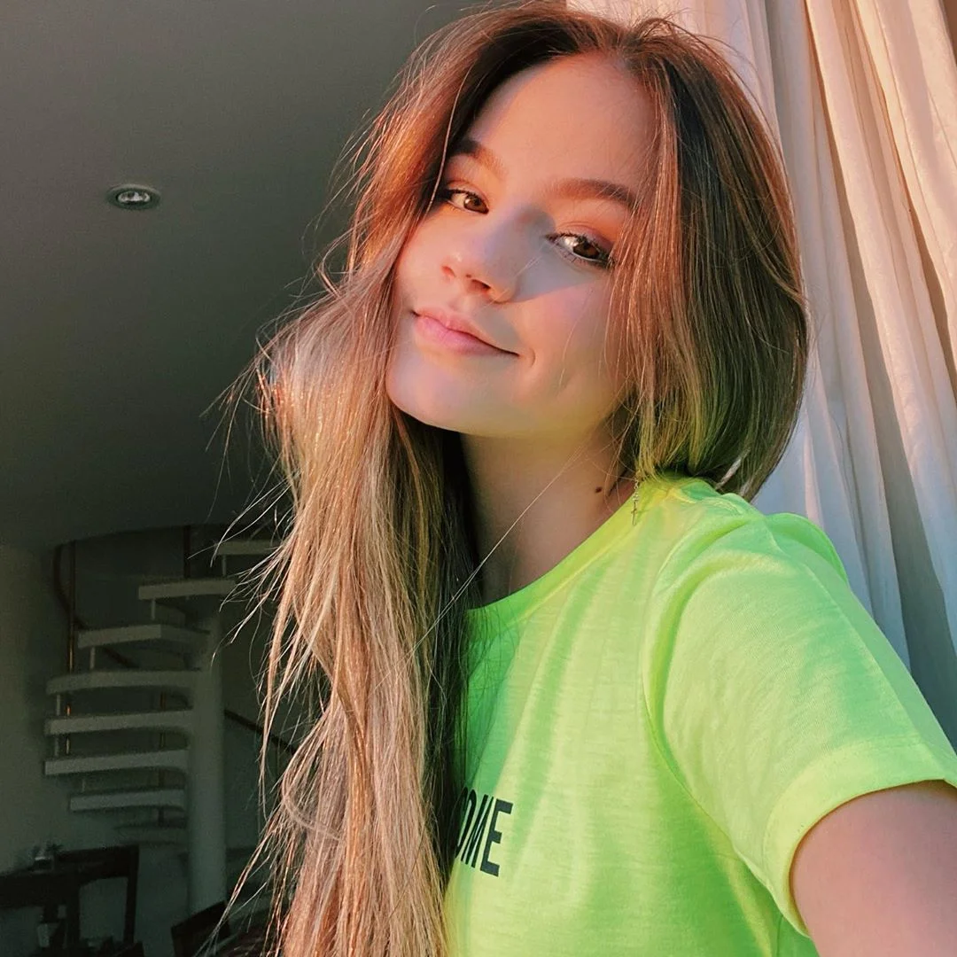 “Me inspirei em mim”, conta Bela Fernandes sobre seu primeiro EP, ‘Sou Eu’