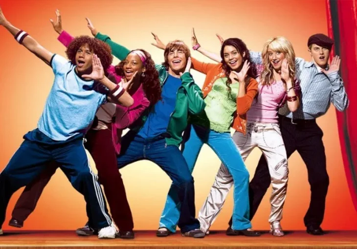 Elenco de ‘High School Musical’, ‘Descendentes’ e outros artistas se juntam em apresentação especial da Disney!