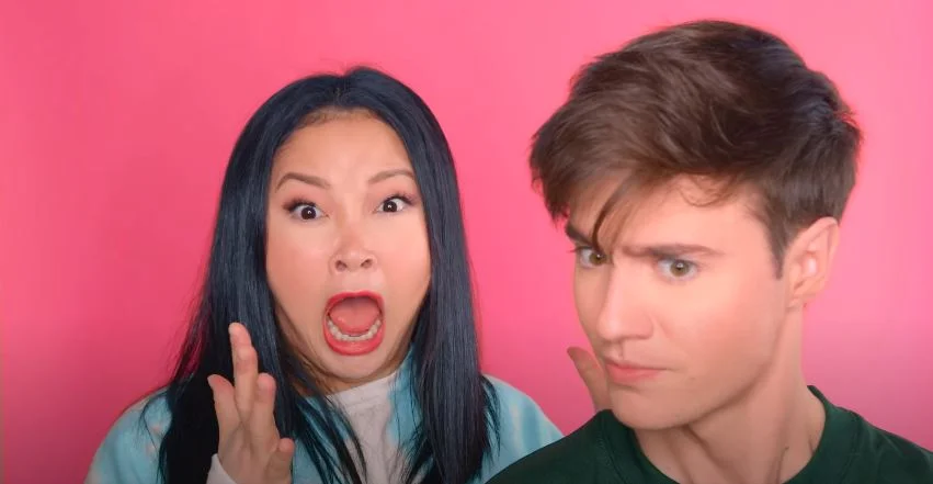 Lana Condor reage de forma hilária às cenas sensuais no novo clipe de seu boy