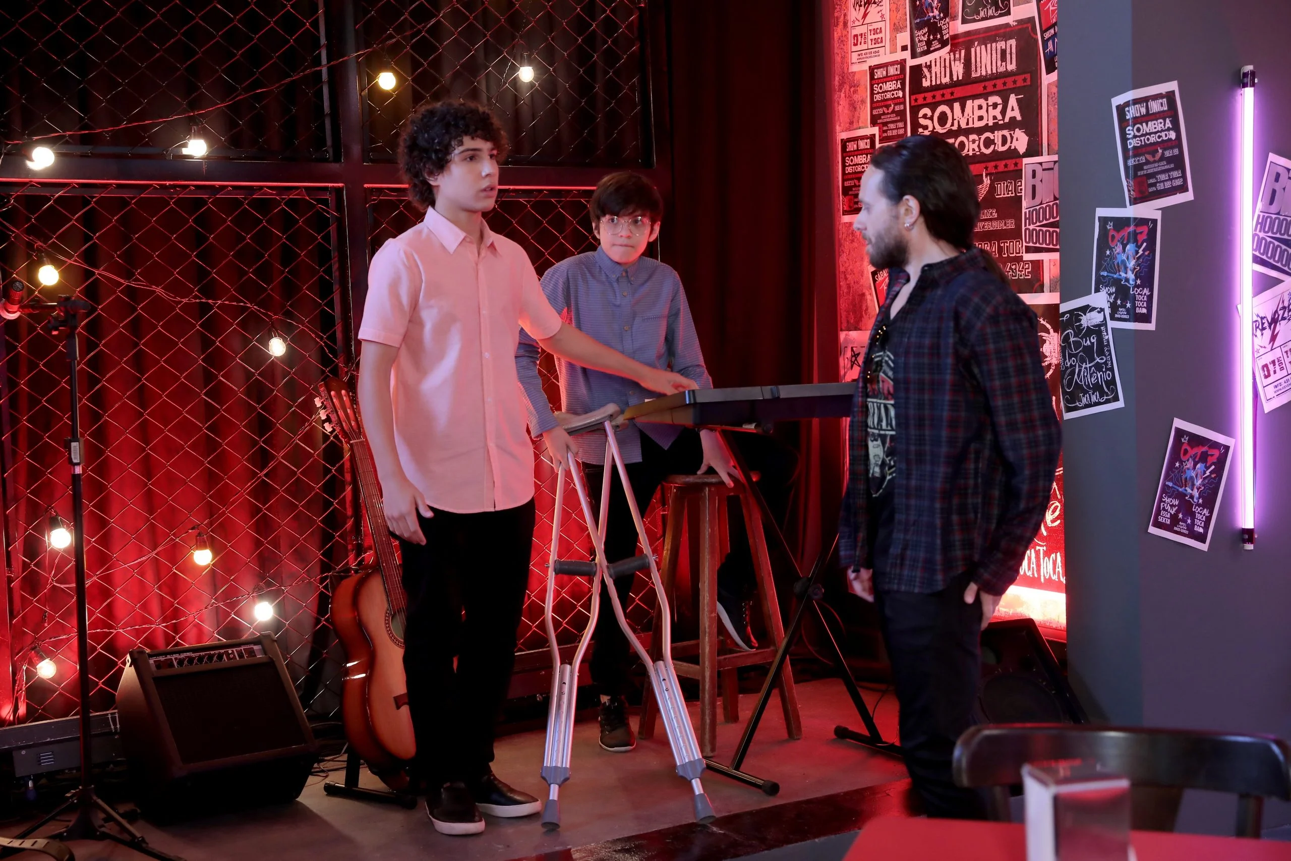 Bento e João se apresentam com Cássio no bar em ‘Poliana’ desta terça (26)