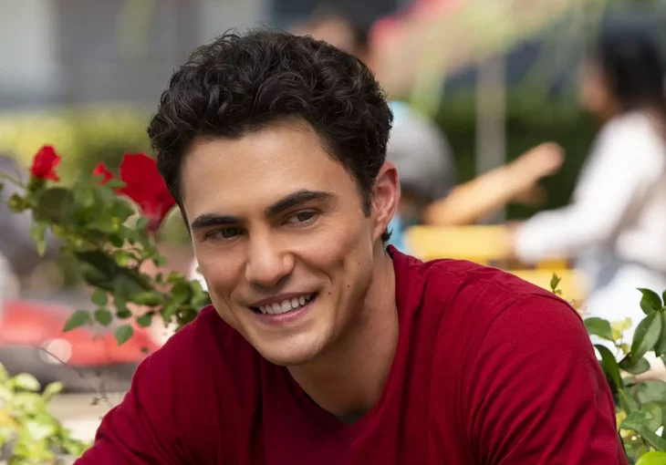 PERFIL: Conheça mais sobre Darren Barnet, estrela de ‘Eu Nunca’!