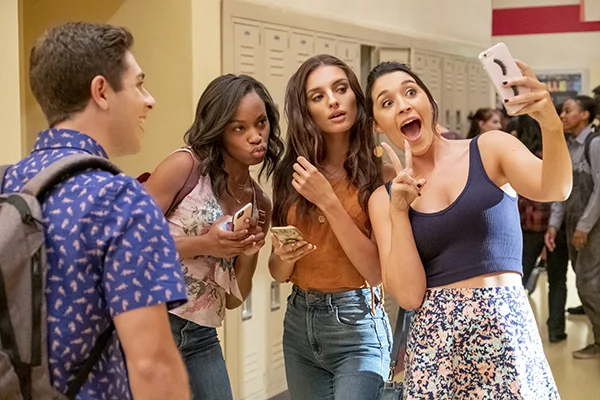 “Seria legal ver Paxton e Shira juntos”, diz Hanna Stein sobre o futuro de sua personagem