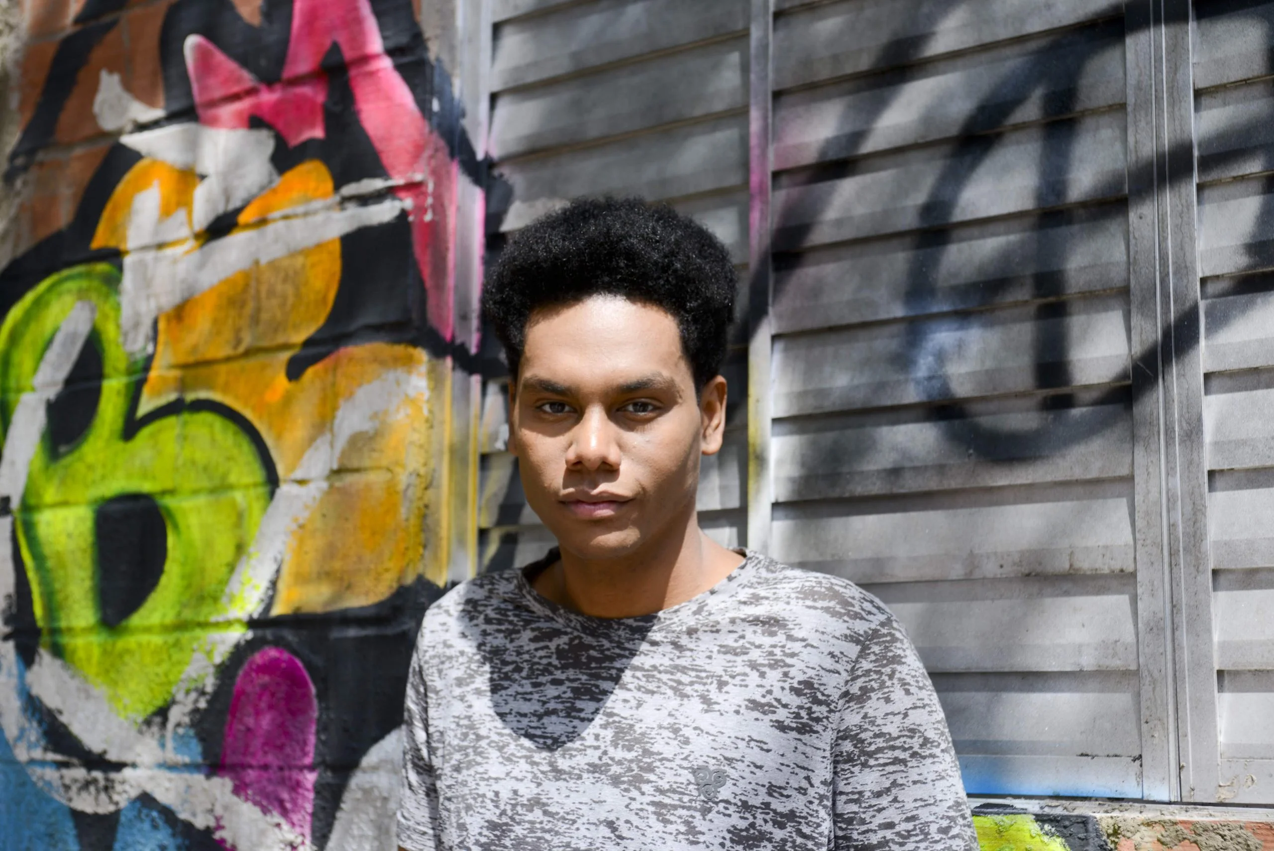 Jeff começa a realizar os desafios para entrar no grupo secreto em ‘Poliana’ desta sexta (15)