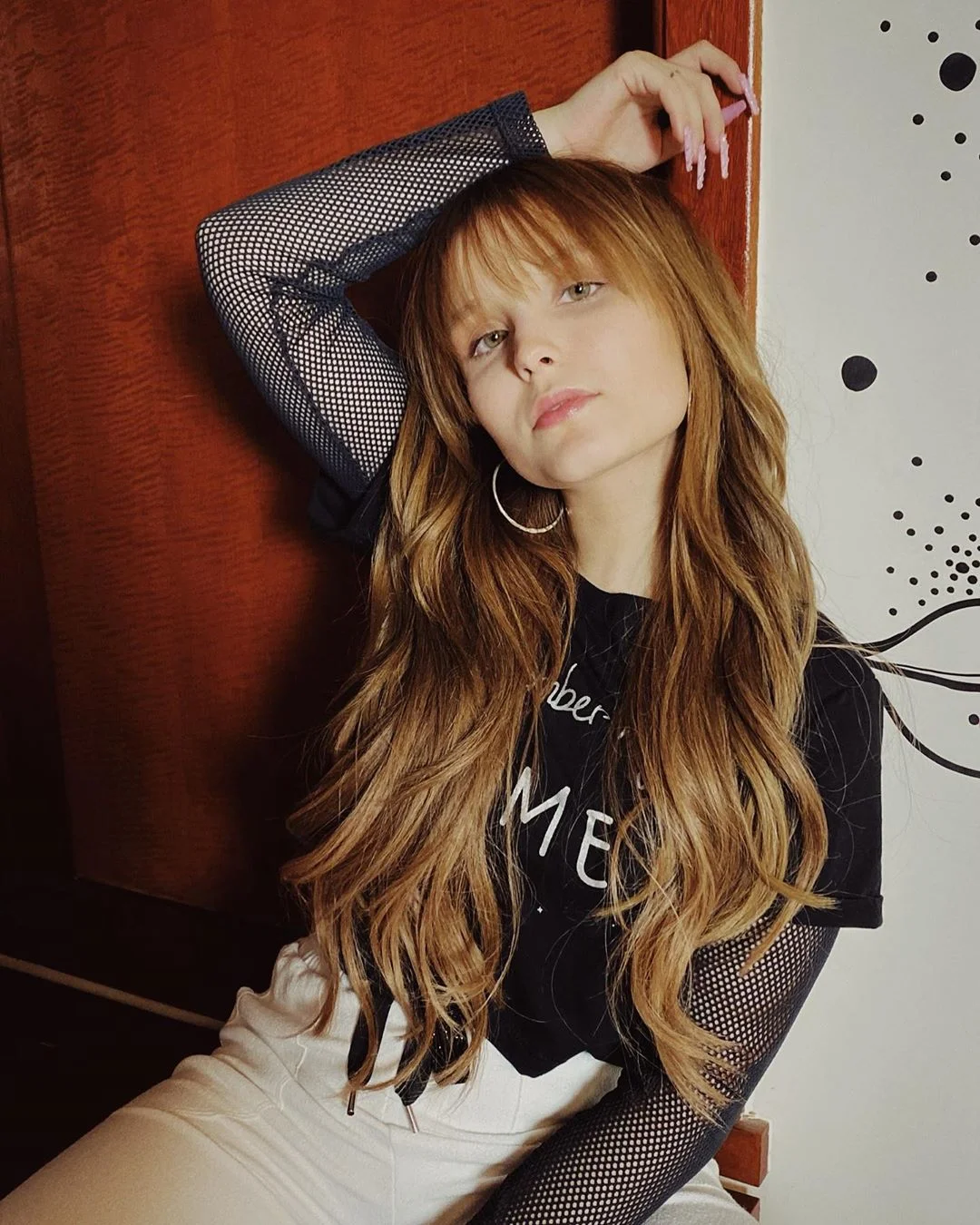 Larissa Manoela expõe situação fedida que viveu com Maisa no banheiro