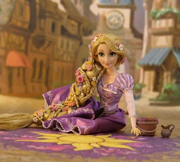 Colecionador recria momentos dos filmes Disney com bonecas