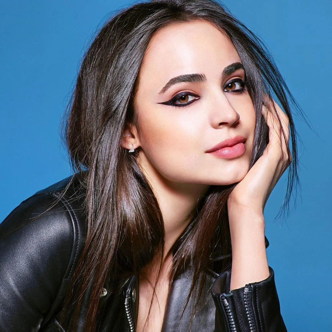 Saíram as primeiras fotos do novo musical da Netflix estrelado por Sofia Carson