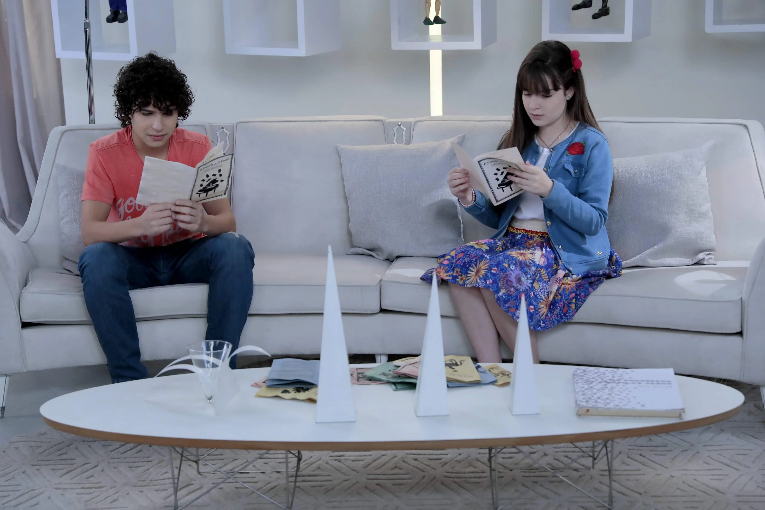 João recebe os cordéis que sua mãe cantava para ele em ‘Poliana’ desta terça (16)