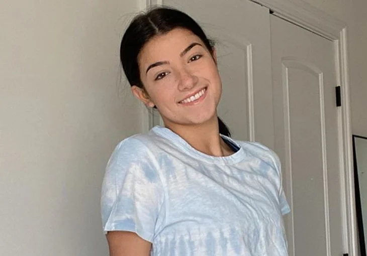 Charli D’Amelio faz tour pelo seu quarto – e já queremos o nosso igual!