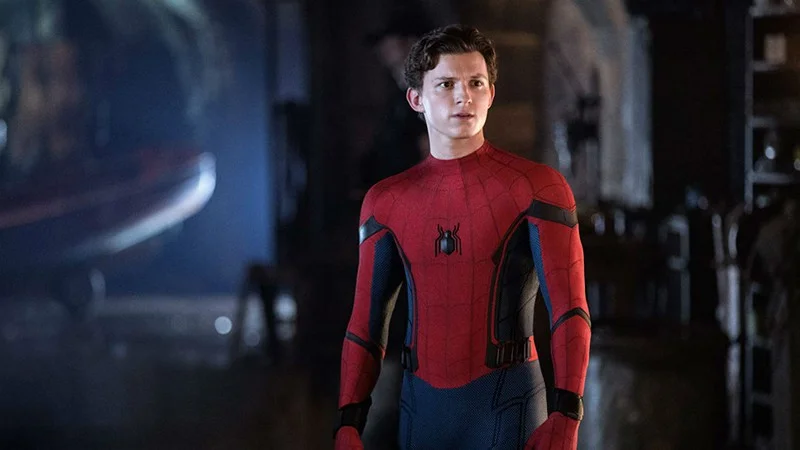 Fotos inéditas do filme provam que Tom Holland nasceu para ser o Homem-Aranha