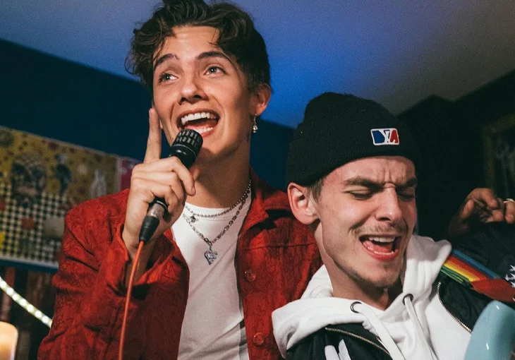 Noah Urrea deixa Josh Beauchamp envergonhado depois de revelar a crush do boy!