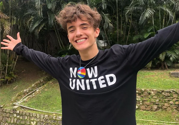 Noah Urrea pede que fãs se posicionem contra o racismo: “Vamos fazer uma mudança”