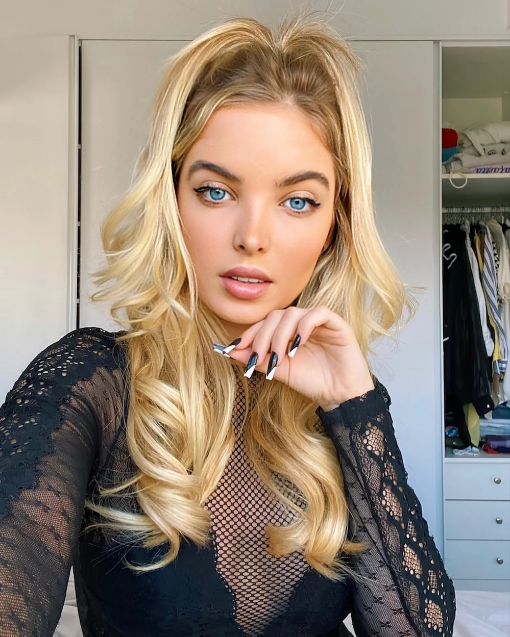 Giovanna Chaves canta sobre um amor não correspondido em ‘J’