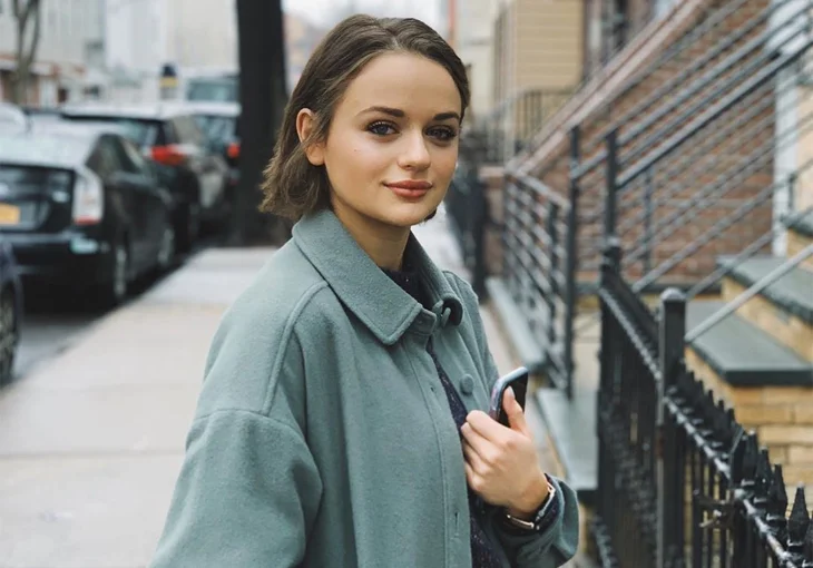 Joey King ensinou o passo a passo para sua make favorita! Vem ver