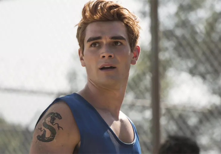 KJ Apa fala sobre acidente que sofreu nas gravações de ‘Songbird’