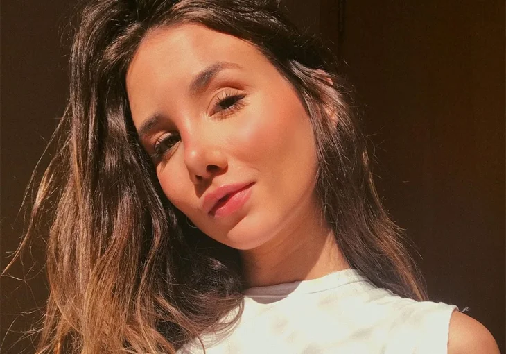 Festival En’Cena: Para sua live, Luiza Carvalho preparou um show acústico com muito pop!