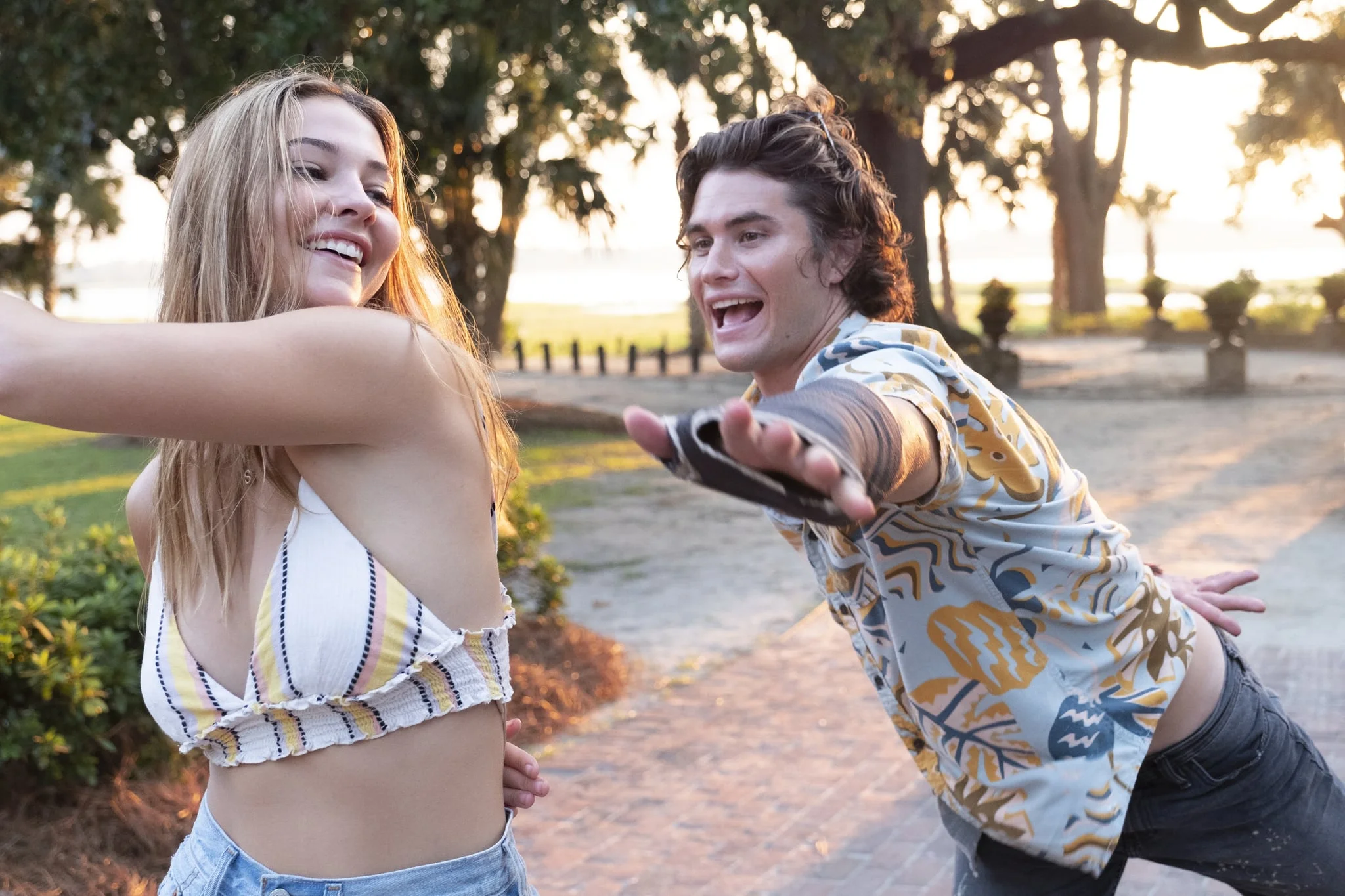Chase Stokes e Madelyn Cline vão estrelar um clipe! Vem saber tudo sobre o projeto