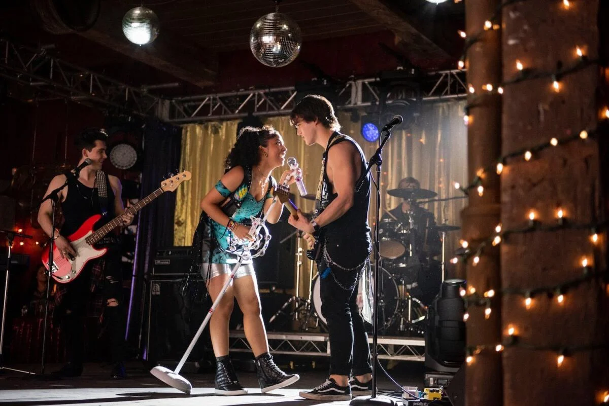 Vem ouvir a primeira música do remake de ‘Julie e os Fantasmas’!