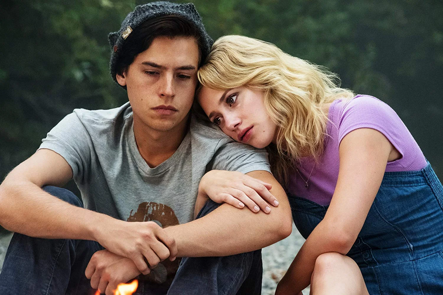 Agora é oficial! Cole Sprouse confirma término com Lili Reinhart em post