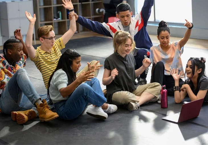 Meme? Movimento de dança? Você precisa ver o elenco de ‘Dançarina Imperfeita’ jogando stop!