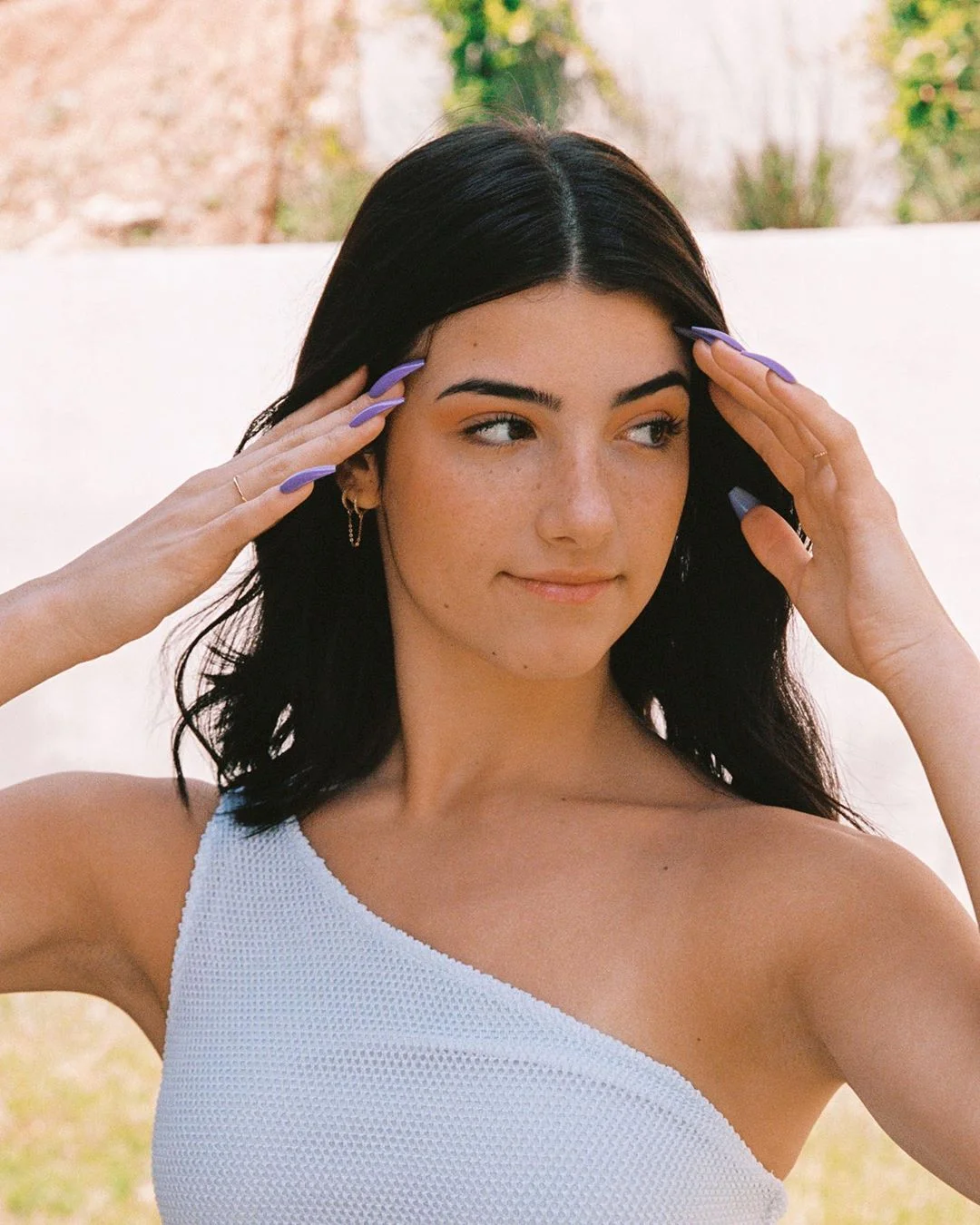 Quer arrasar na dancinha? Charli D’Amelio dá dicas para aprender os passos