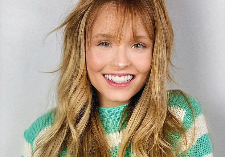 Como dar um beijo técnico? Larissa Manoela te ensina!