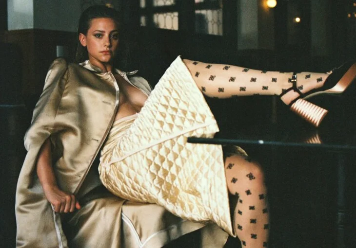 Lili Reinhart fala sobre bissexualidade e razão de ter mantido em segredo por tanto tempo