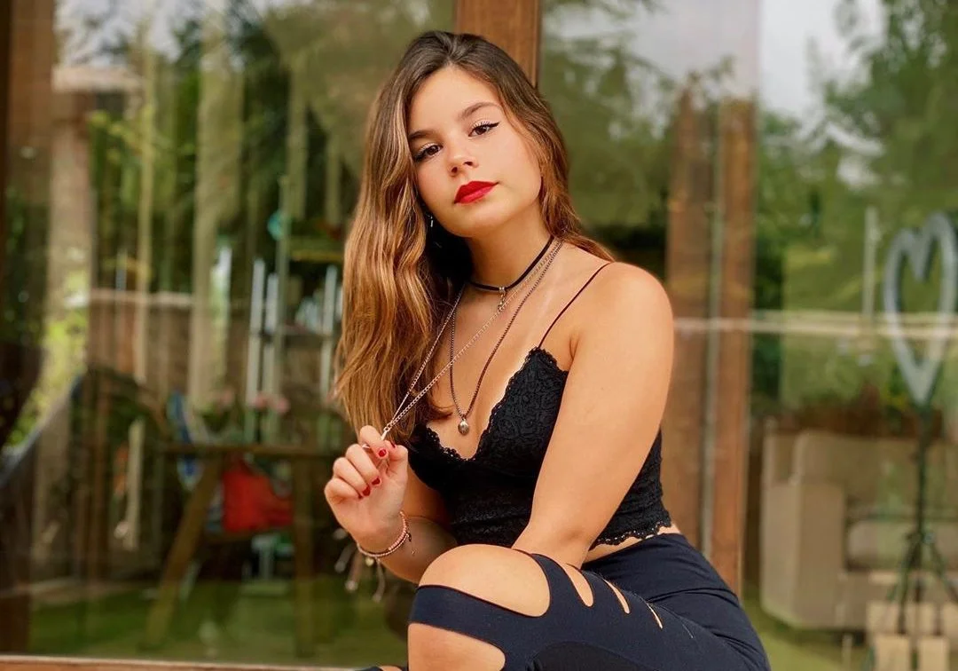 Luara dá show de maturidade e fala sobre relacionamento com ex-namorado: “Somos amigos ainda”