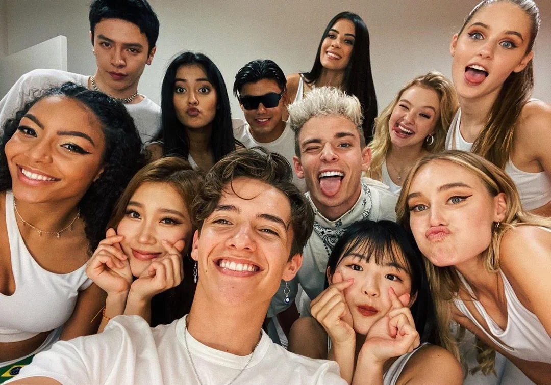 Nova música do Now United tem trechos em árabe e participação de Nour! Vem saber mais