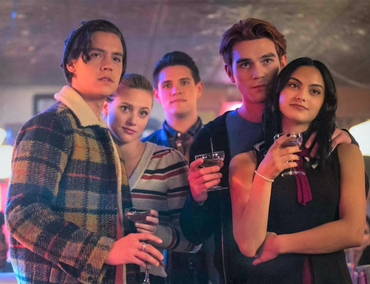‘Riverdale’: criador da série revela título dos primeiros episódios da 5ª temporada e deixa pistas no ar