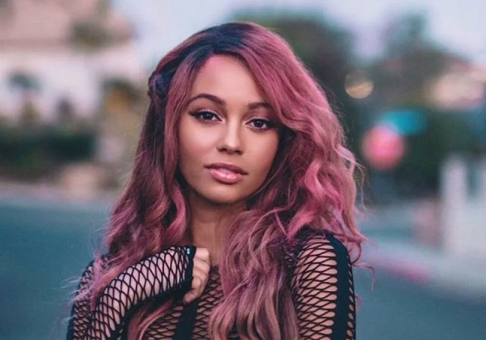 Vanessa Morgan conta o que mudou após críticas sobre a representatividade de negros em ‘Riverdale’
