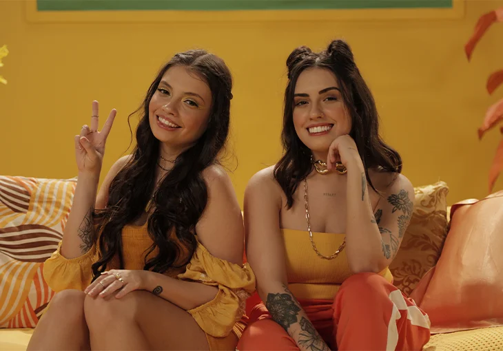 ‘Pode Parar’: Carol & Vitória lançam nova música com clipe incrível e colorido!