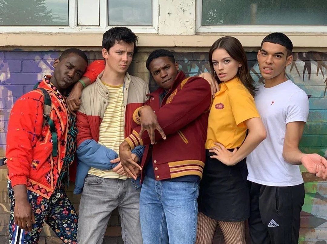 Em vídeo divertido, elenco de ‘Sex Education’ inicia as filmagens e dá spoilers da 3ª temporada