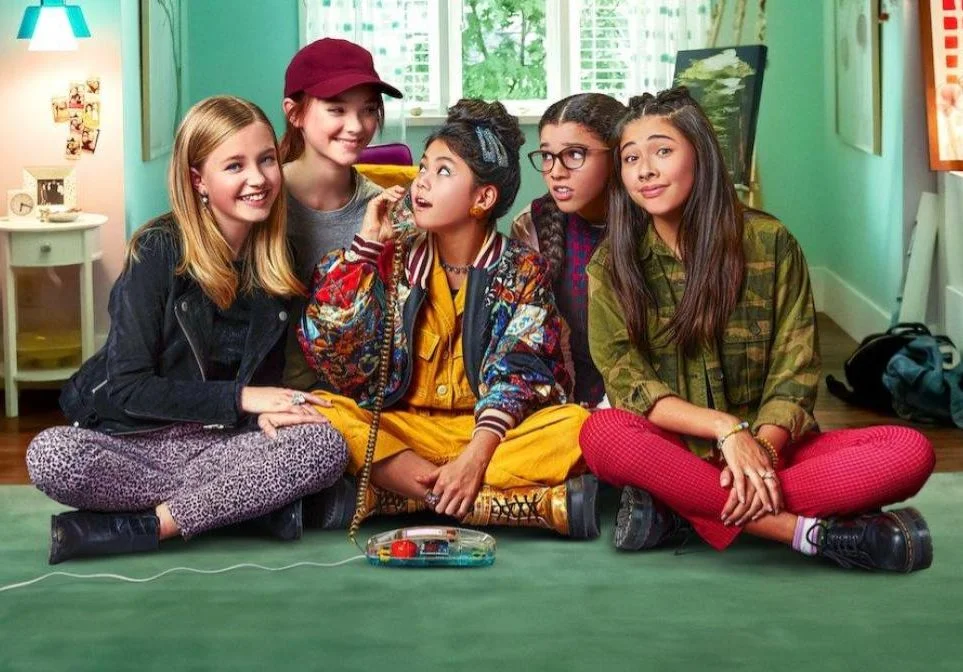 Netflix inova e anuncia a segunda temporada de ‘O Clube das Babás’ com um lip sync fofíssimo!