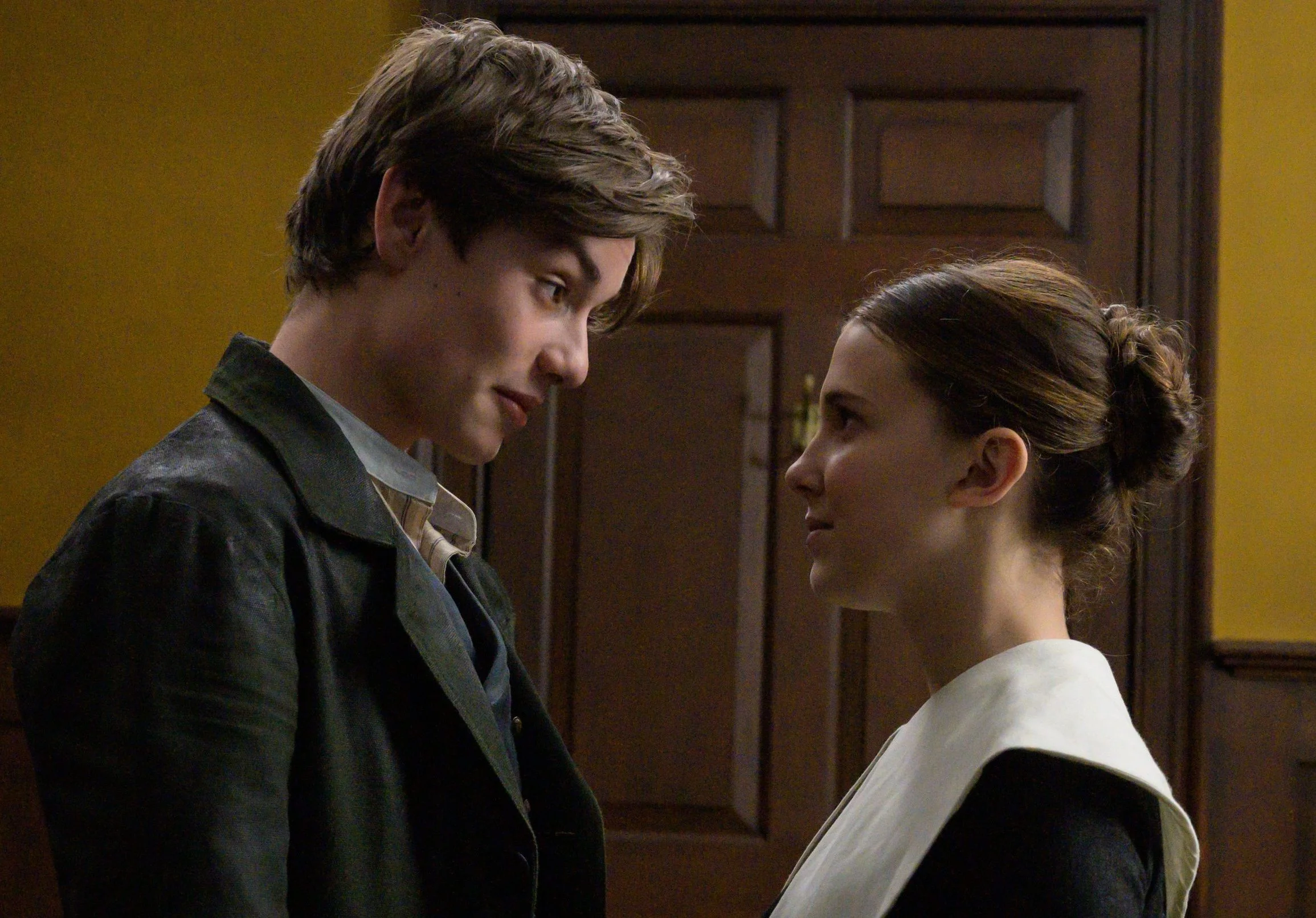 Sem beijo em ‘Enola Holmes’? Louis Partridge conta porque não rolou algo com Millie Bobby Brown