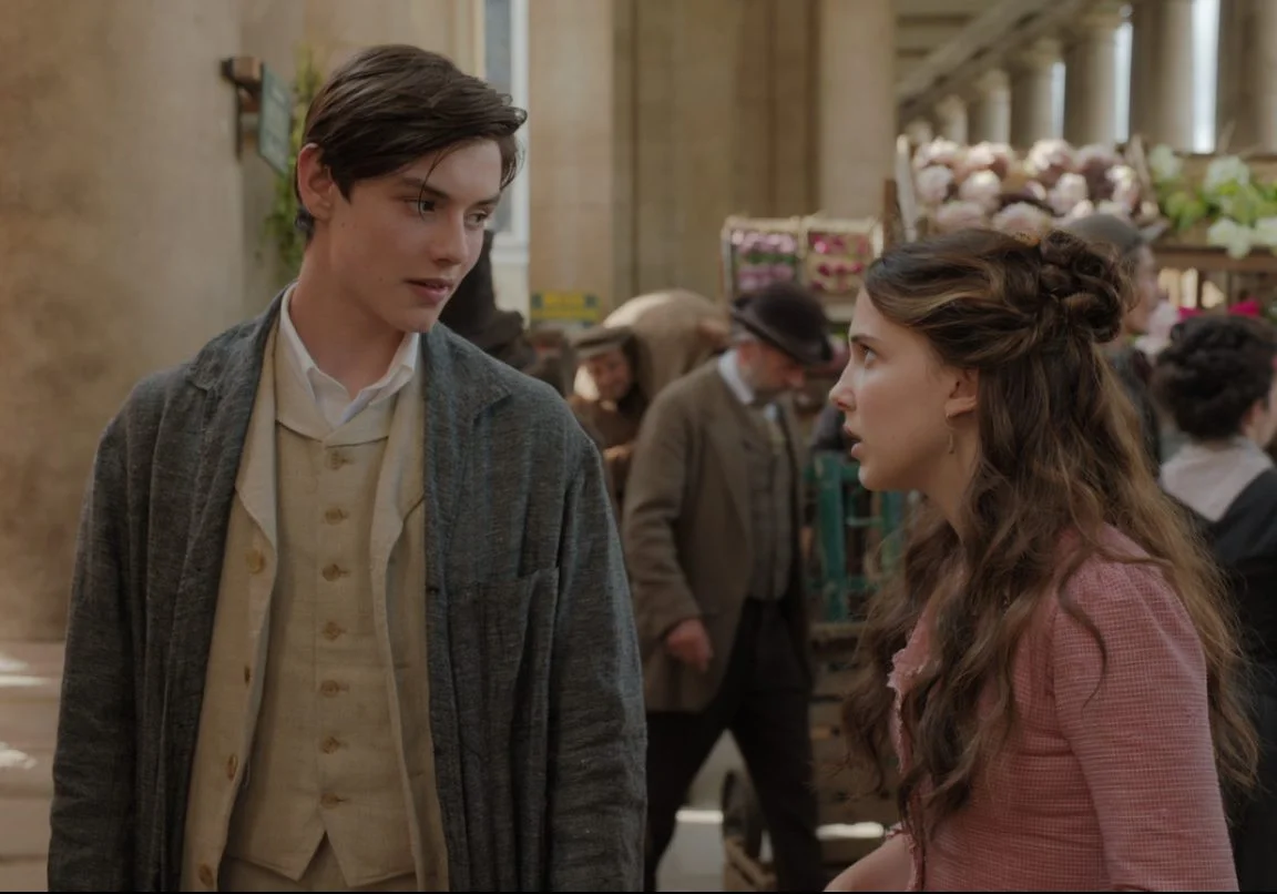 Millie Bobby Brown salvou o namoro de Louis Partridge? Vem entender essa história